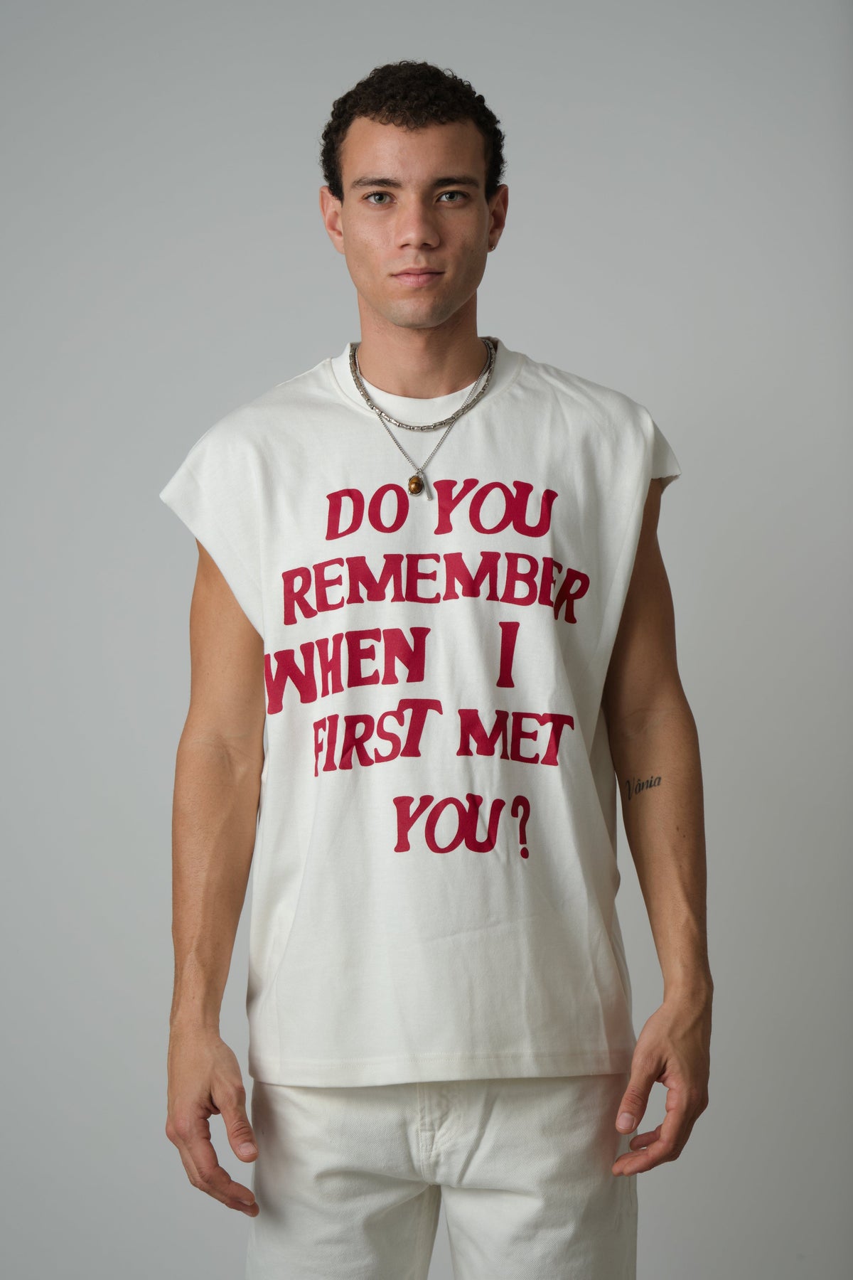 WHITE NOSTALGIA SLEEVELESS TEE