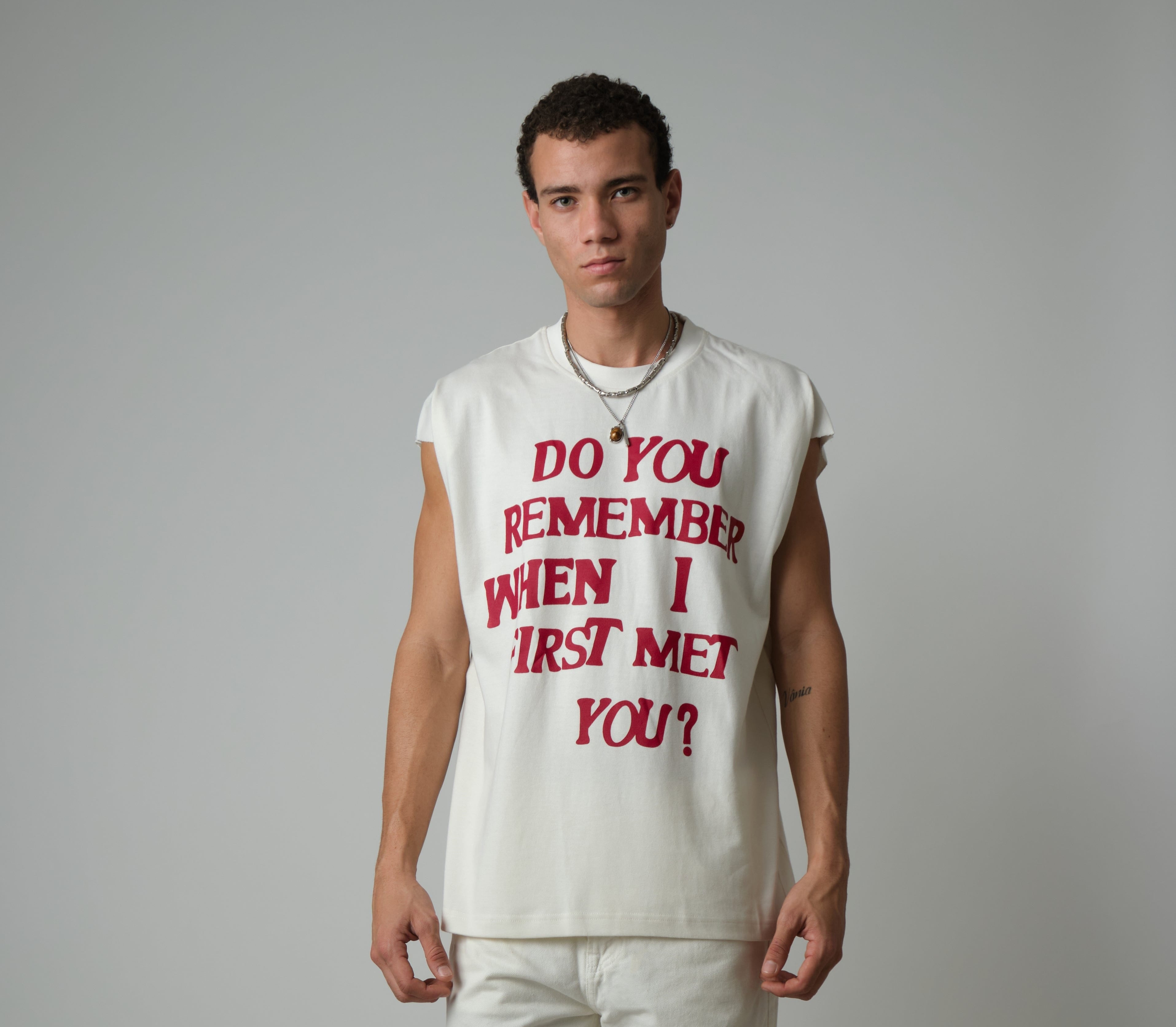 WHITE NOSTALGIA SLEEVELESS TEE