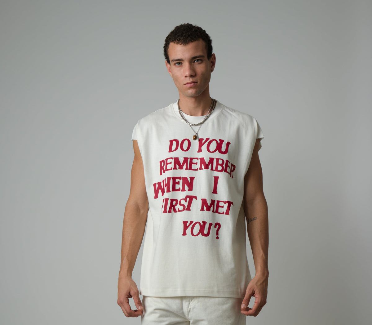 WHITE NOSTALGIA SLEEVELESS TEE