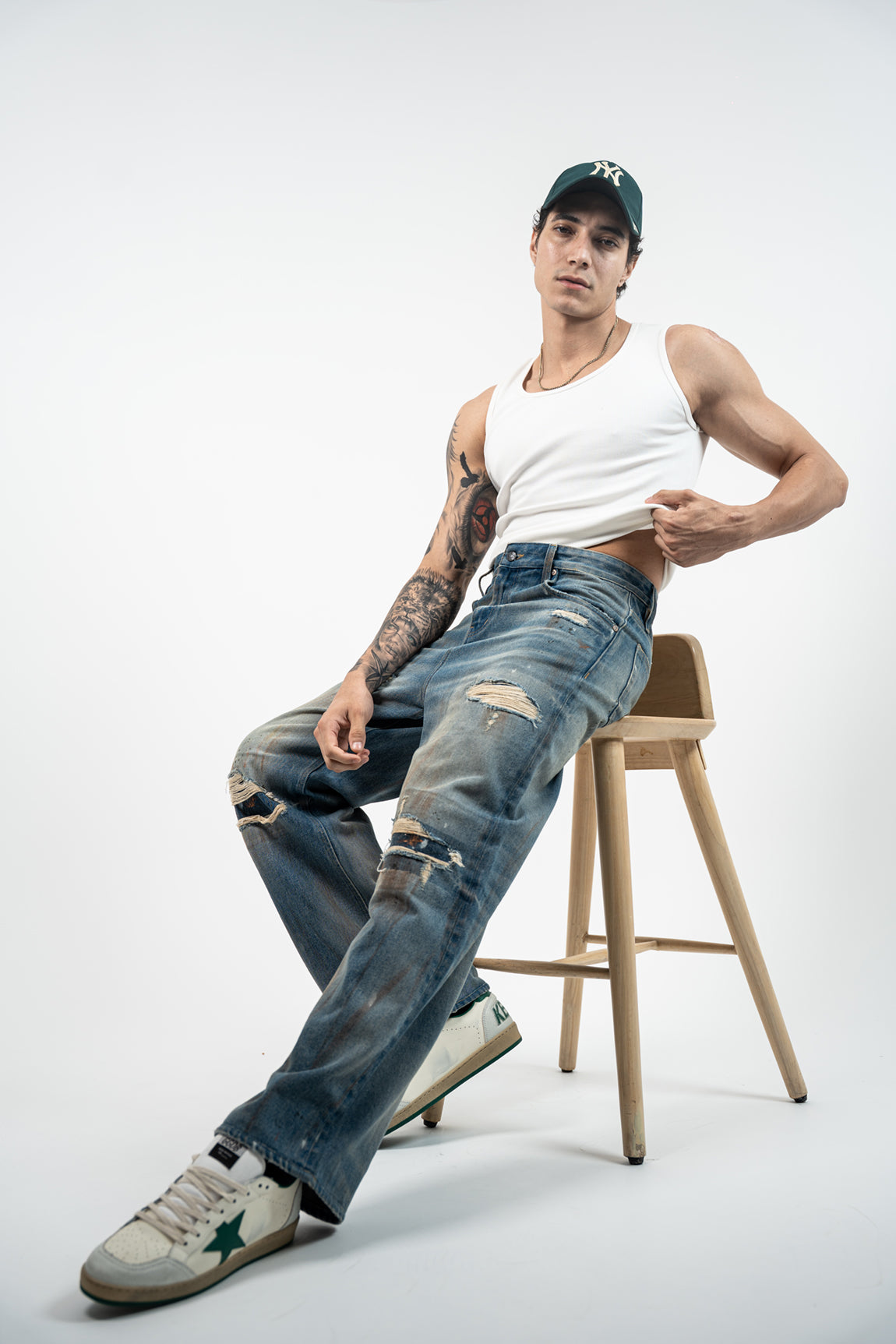 RUSTIC DISTRESSED STRAIGHT LEG JEANS