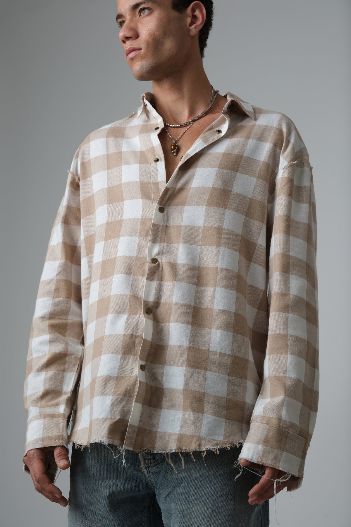SHREDDED SEAM DROP NECK SHIRT BEIGE PLAID
