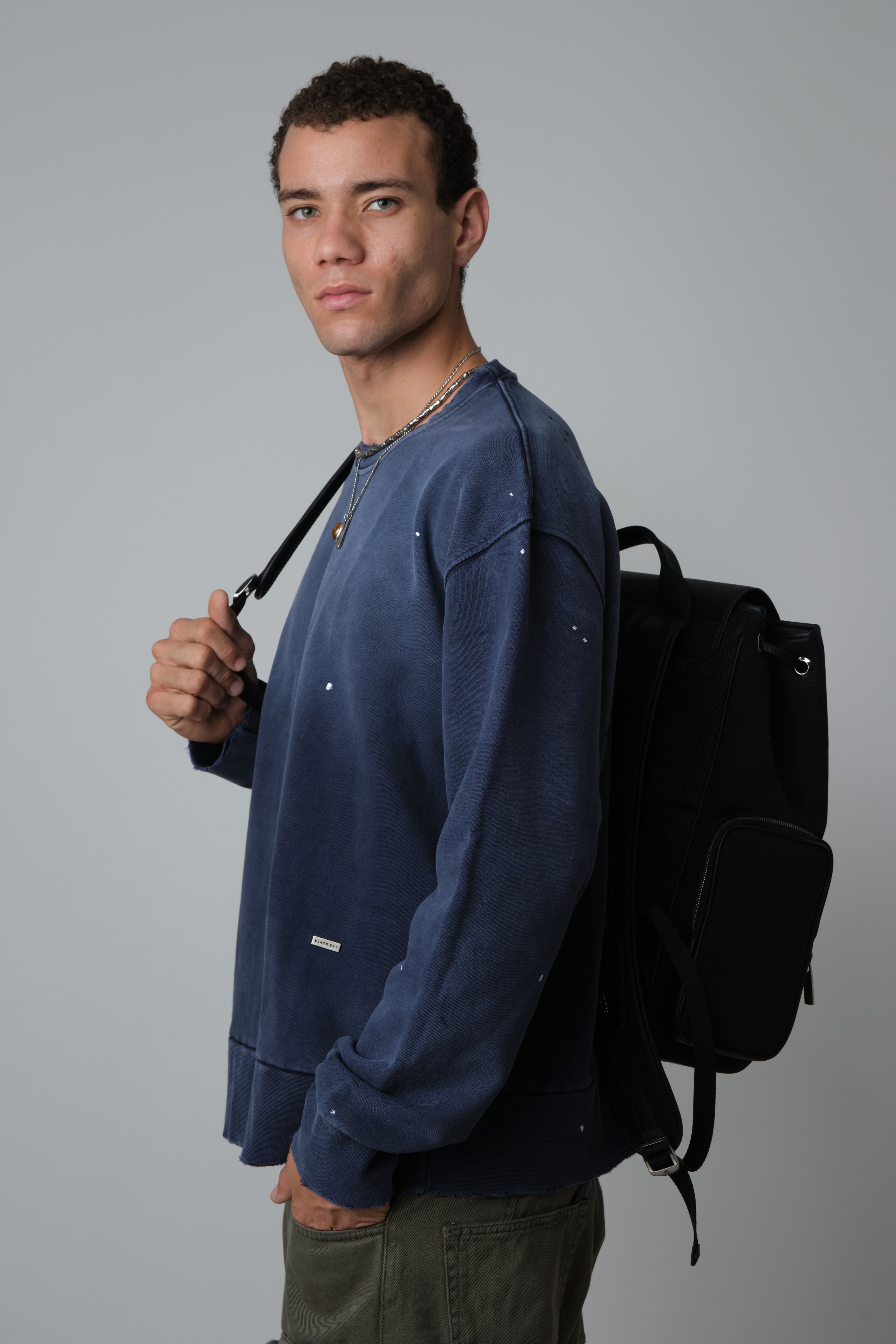 BLU RAW DISTRESSED SWEATSHIRT
