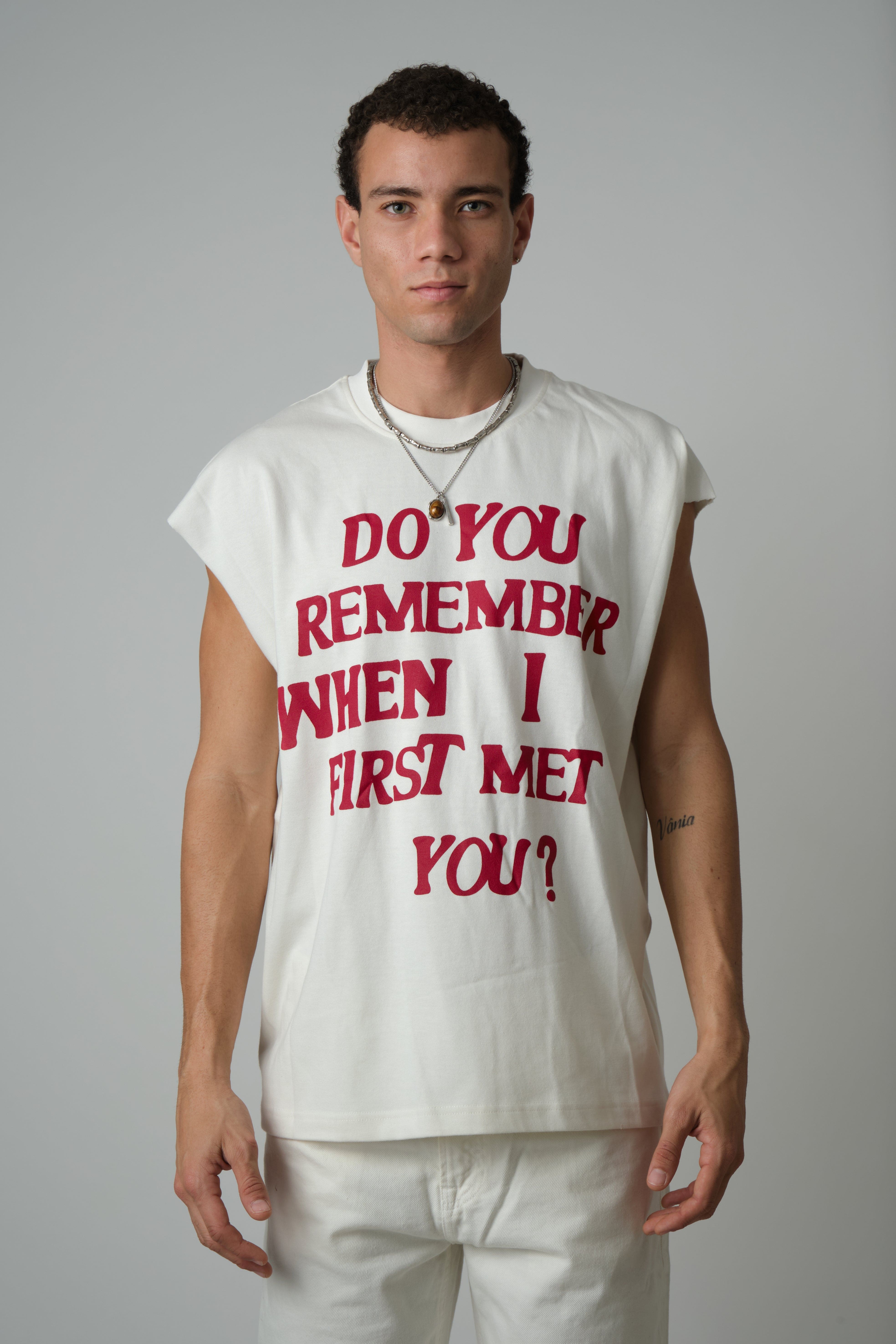 WHITE NOSTALGIA SLEEVELESS TEE