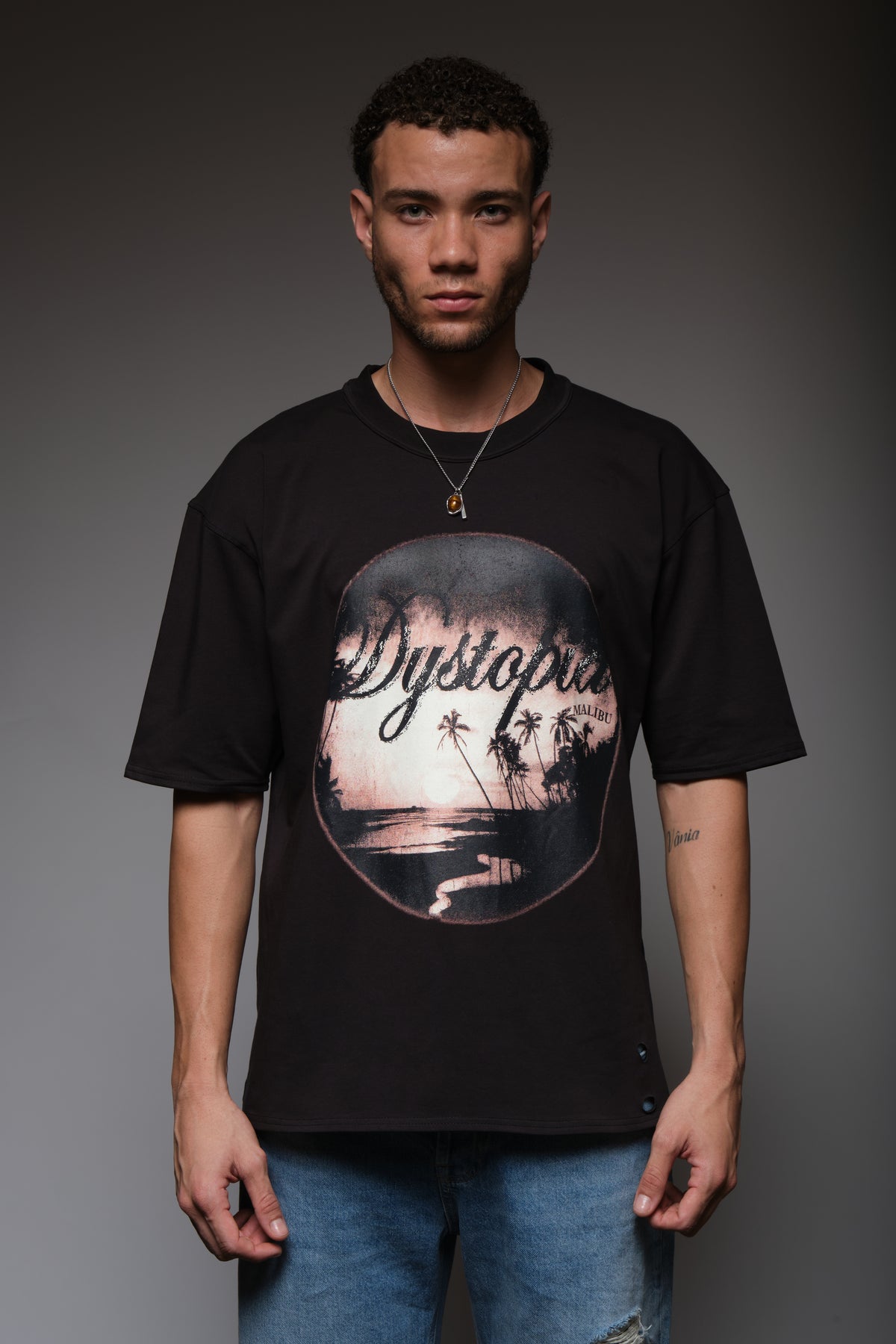 DYSTOPIA DISTRESSED TEE BLACK
