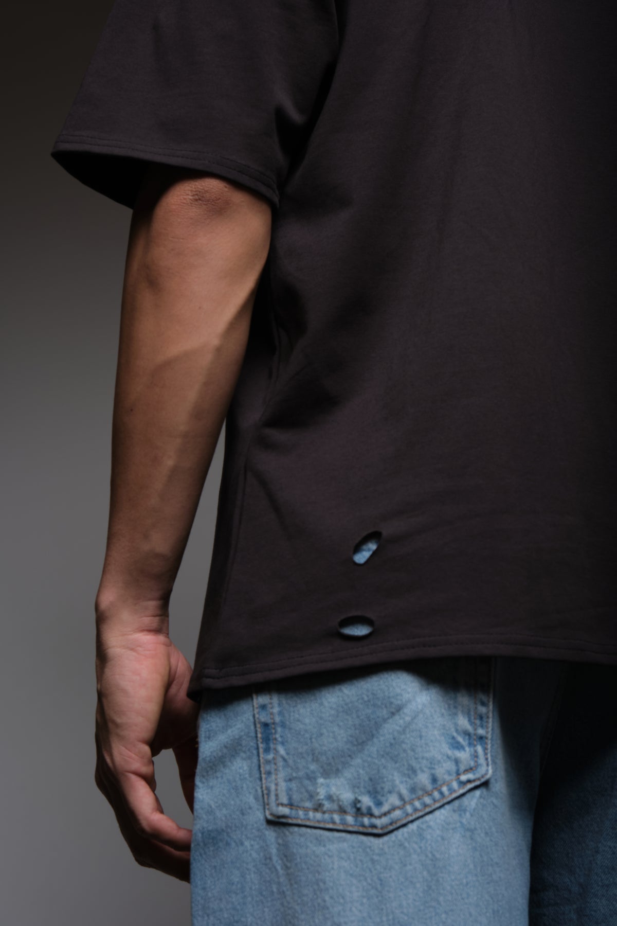 DYSTOPIA DISTRESSED TEE BLACK