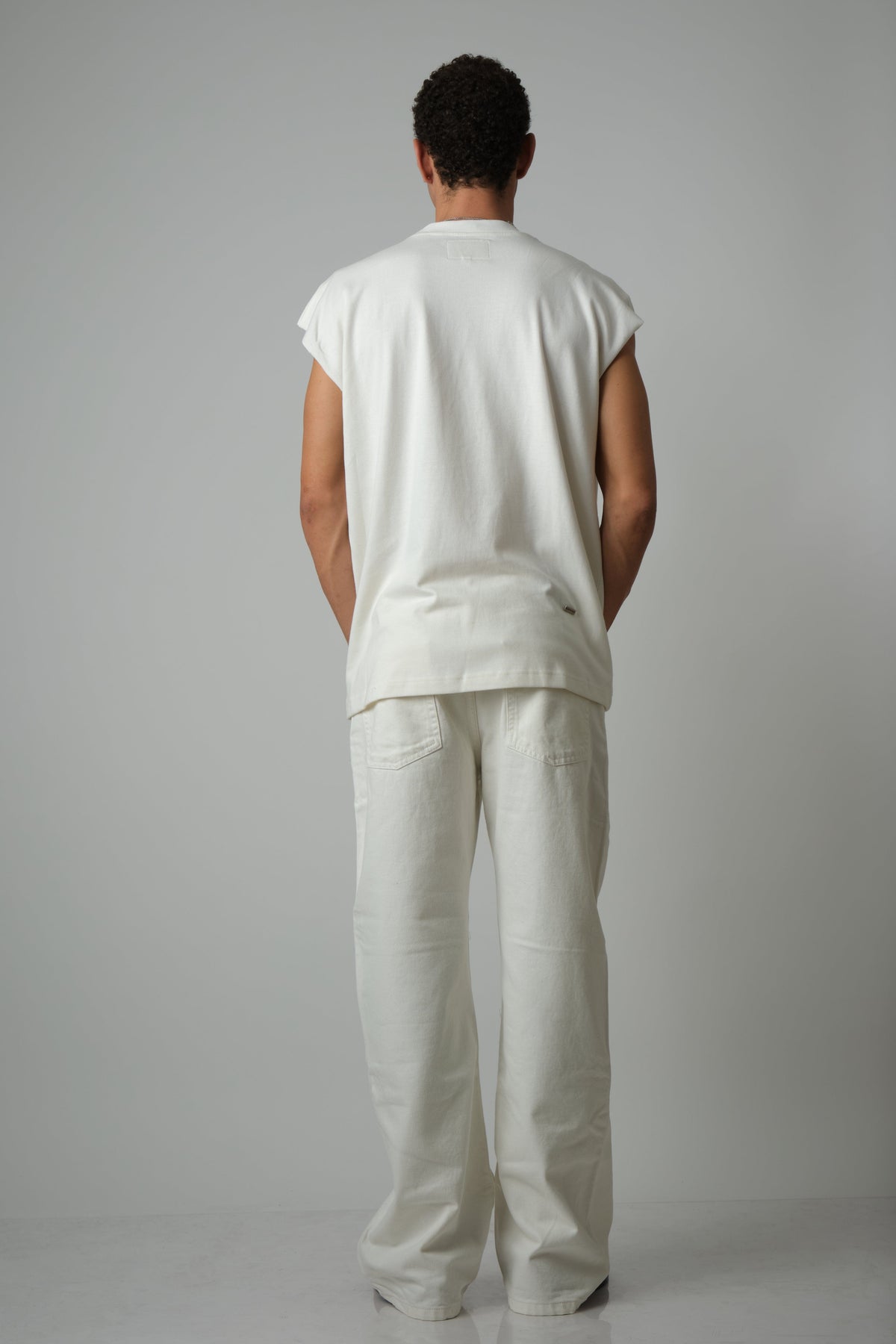 WHITE NOSTALGIA SLEEVELESS TEE
