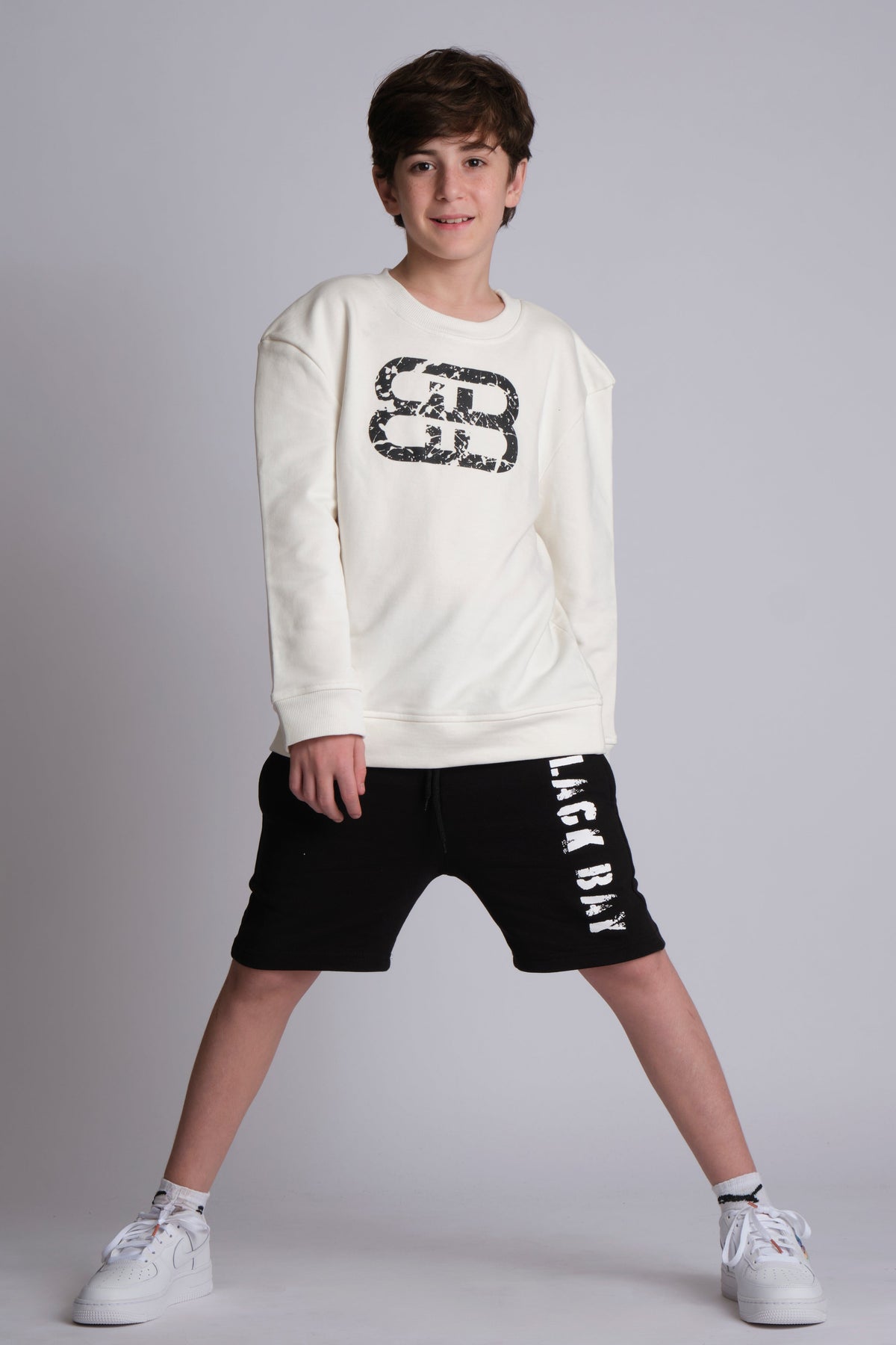 WHITE STACKED DISTRESSED LOGO CREW NECK SWEATSHIRT, KIDS