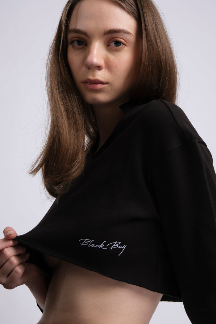 BLACK EMBROIDERY CROPPED SWEATSHIRT