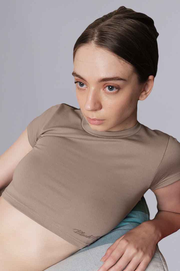 CAMEL BEIGE EMBROIDERED-LOGO CROPPED T-SHIRT