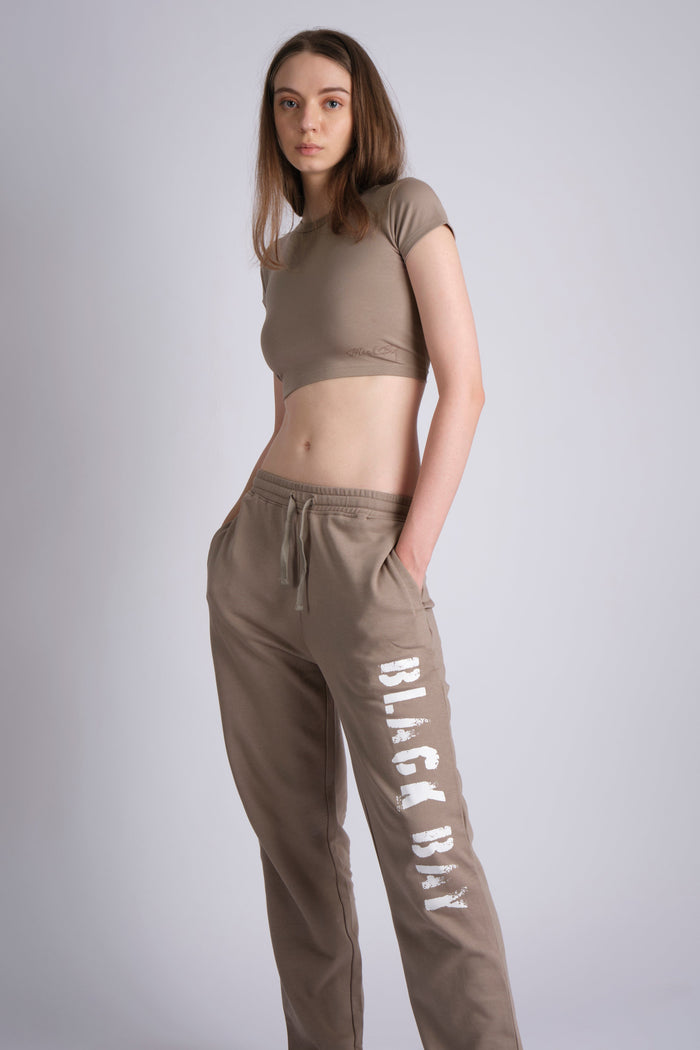 CAMEL BEIGE EMBROIDERED-LOGO CROPPED T-SHIRT