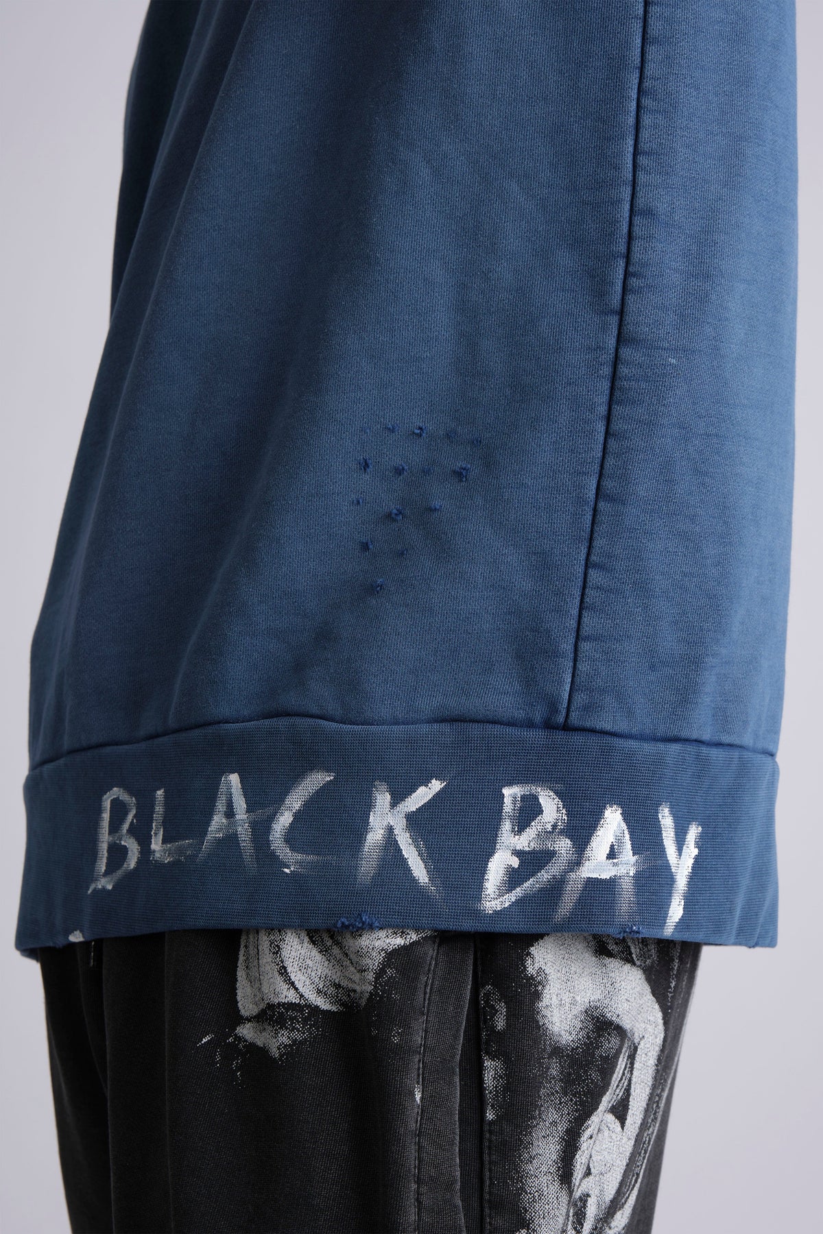 BLU RAW HANDWRITTEN DISTRESSED SWEATSHIRT